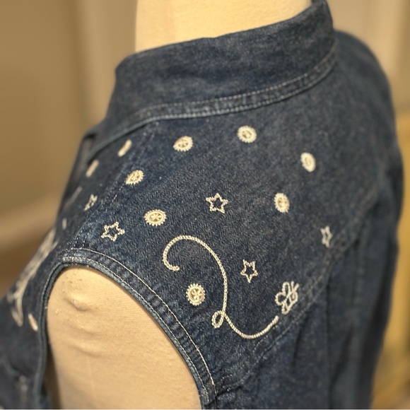 VINTAGE DISNEY STORE WINNIE THE POOH DENIM VEST - Picture 5 of 8